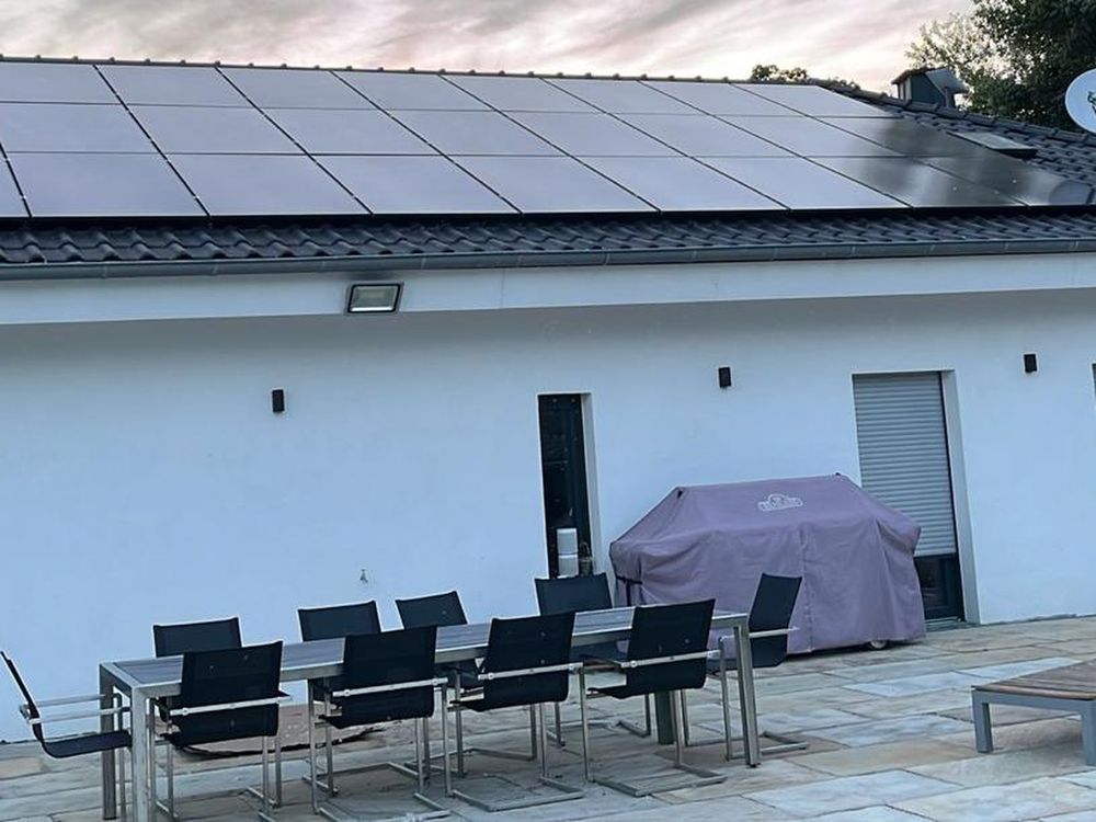 Bungalow mit Photovoltaik-Anlage – Projekt von Koch Energie